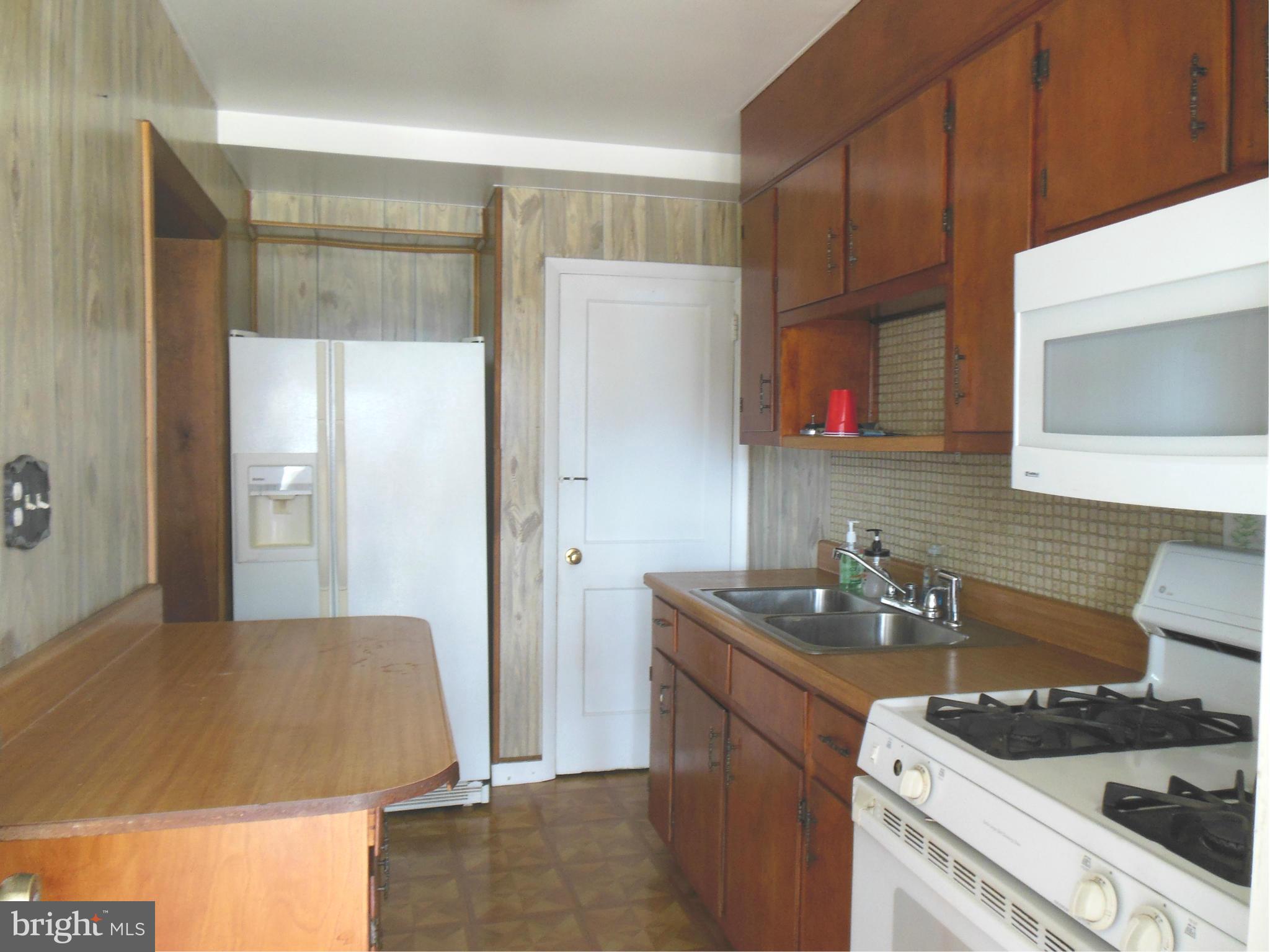 901 Middlesex Road Baltimore, MD 21221 - Photo 3 of 10 Kitchen