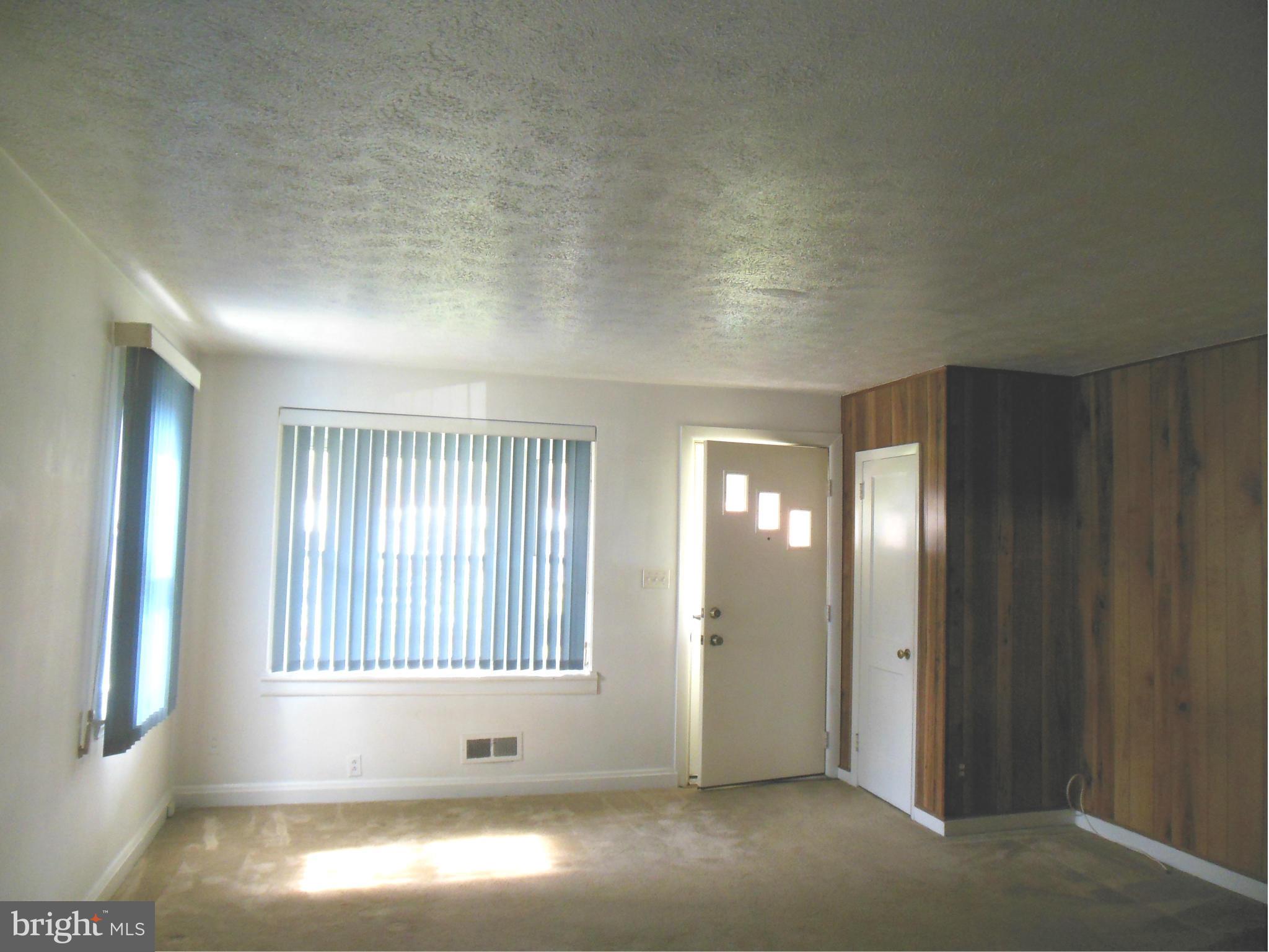 901 Middlesex Road Baltimore, MD 21221 - Photo 5 of 10 Living Room