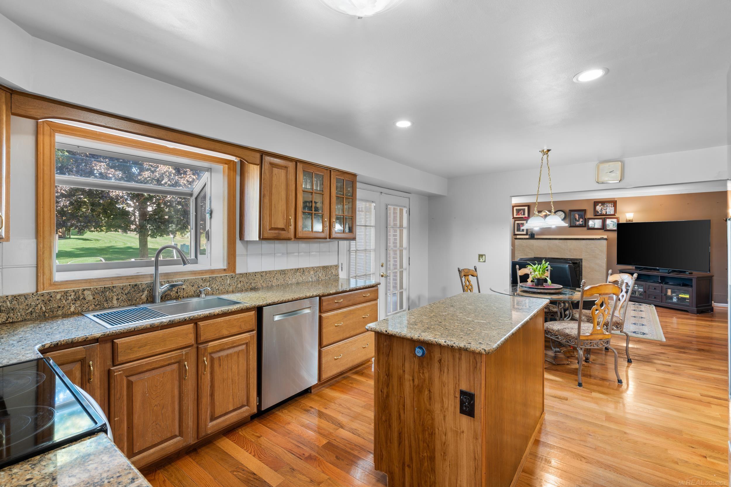 2352 Cumberland Road Rochester Hills, MI 48307 - Photo 11 of 39