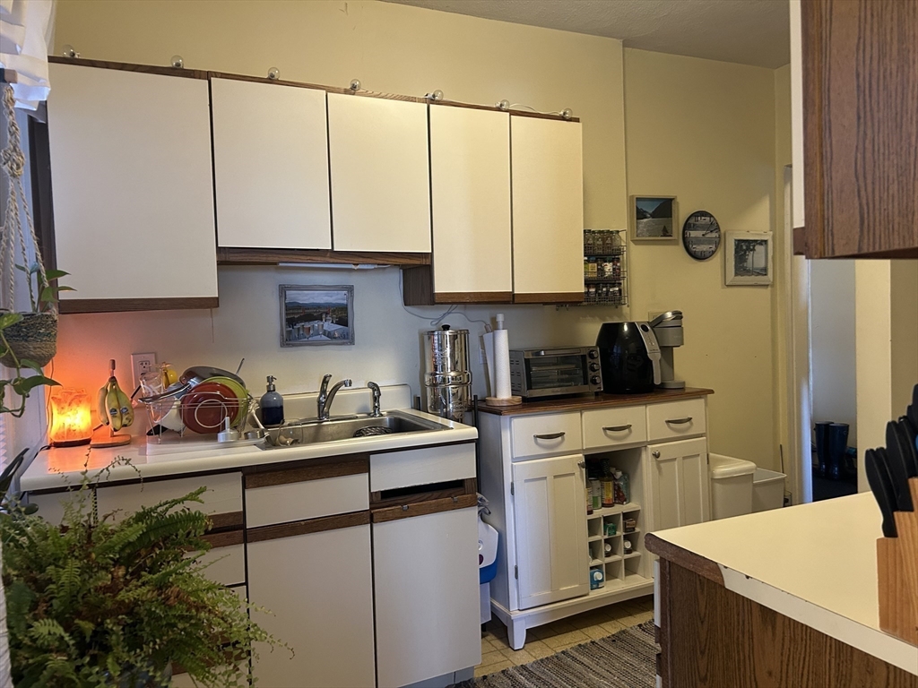 2039 Commonwealth Avenue, Unit 8 Boston, MA 02135 - Photo 20 of 37