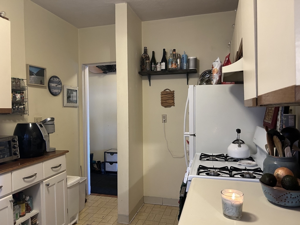 2039 Commonwealth Avenue, Unit 8 Boston, MA 02135 - Photo 23 of 37