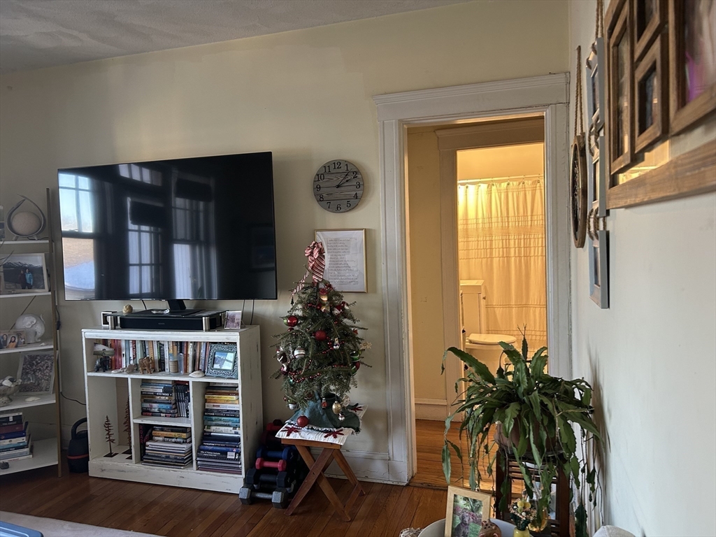 2039 Commonwealth Avenue, Unit 8 Boston, MA 02135 - Photo 8 of 37