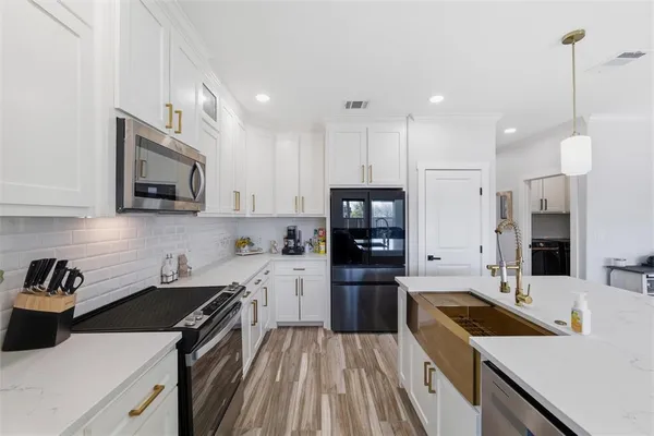 a view of a living room and kitchen