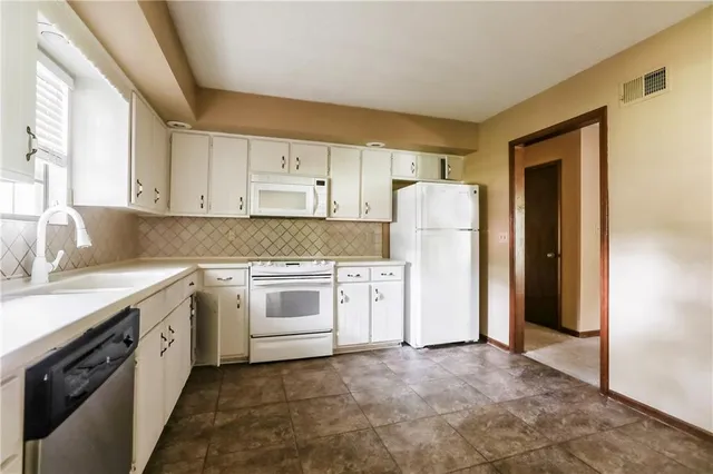 $2,010 | 1008 Southwest Pinto Lane, Blue Springs, MO 64015