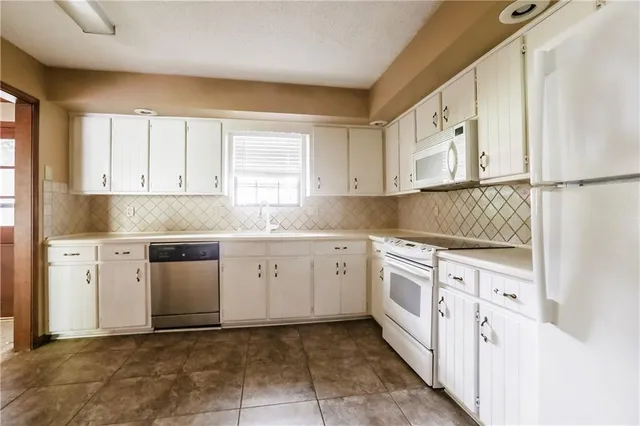 $2,010 | 1008 Southwest Pinto Lane, Blue Springs, MO 64015