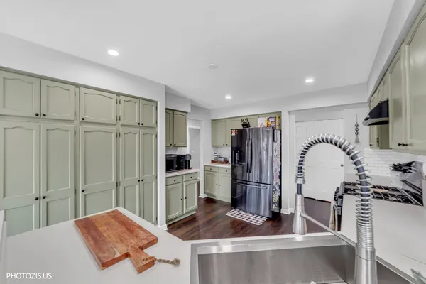 $547,000 | 5221 Conifer Lane, Gurnee, IL 60031
