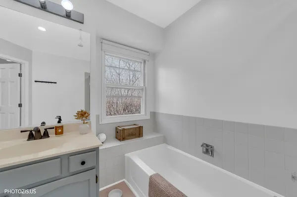 $547,000 | 5221 Conifer Lane, Gurnee, IL 60031