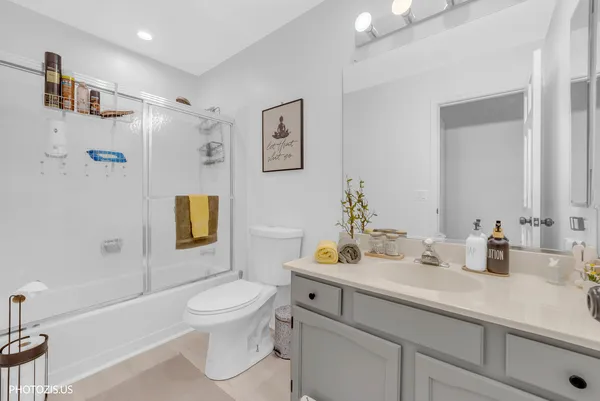 $547,000 | 5221 Conifer Lane, Gurnee, IL 60031