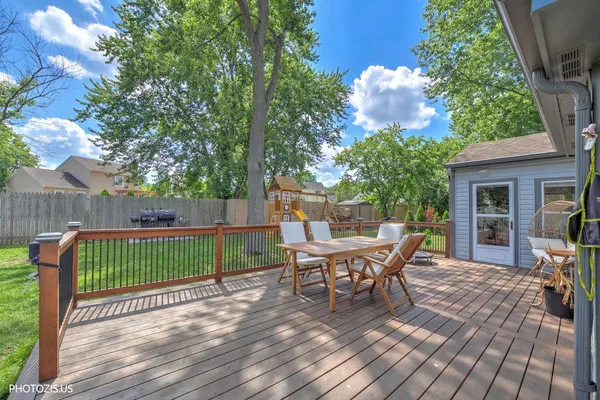 $547,000 | 5221 Conifer Lane, Gurnee, IL 60031