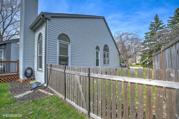 $547,000 | 5221 Conifer Lane, Gurnee, IL 60031