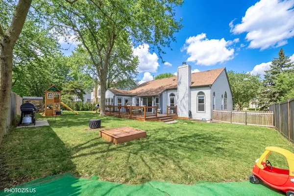 $547,000 | 5221 Conifer Lane, Gurnee, IL 60031