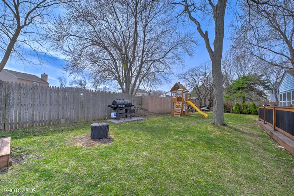 $547,000 | 5221 Conifer Lane, Gurnee, IL 60031