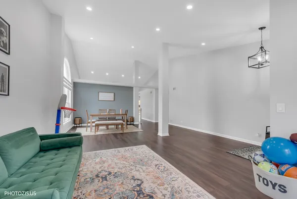 $547,000 | 5221 Conifer Lane, Gurnee, IL 60031