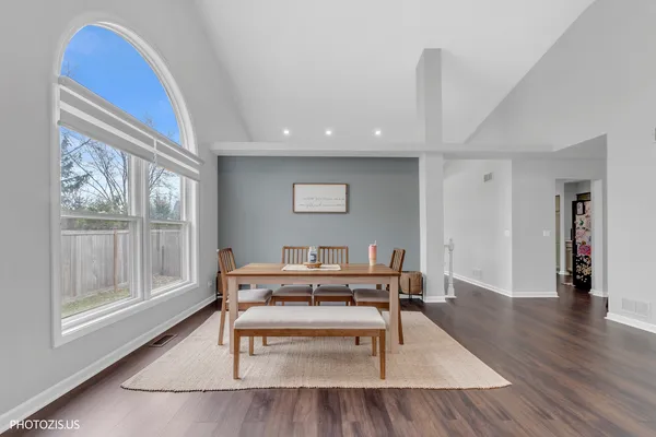 $547,000 | 5221 Conifer Lane, Gurnee, IL 60031
