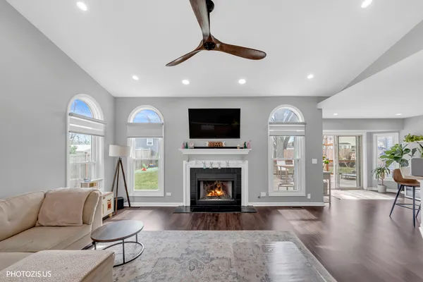 $547,000 | 5221 Conifer Lane, Gurnee, IL 60031
