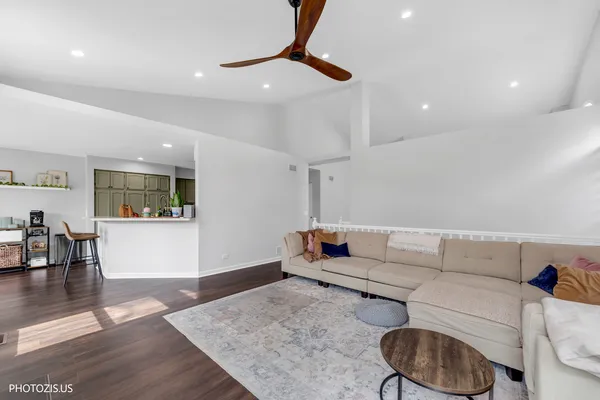 $547,000 | 5221 Conifer Lane, Gurnee, IL 60031