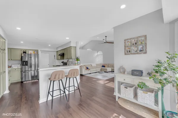 $547,000 | 5221 Conifer Lane, Gurnee, IL 60031