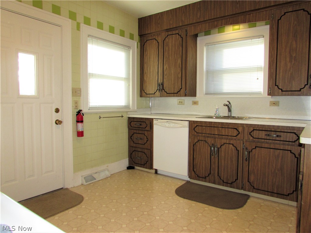 16403 West Park Road Cleveland, OH 44111 - Photo 14 of 34 Gallery Image 14