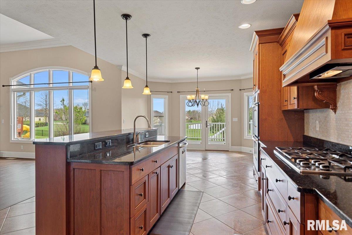 4404 Lynhurst Road Springfield, IL 62711 - Photo 11 of 35