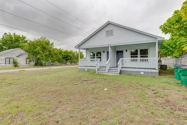 $1,395 | 412 Booth Street, Unit B, Taylor, TX 76574