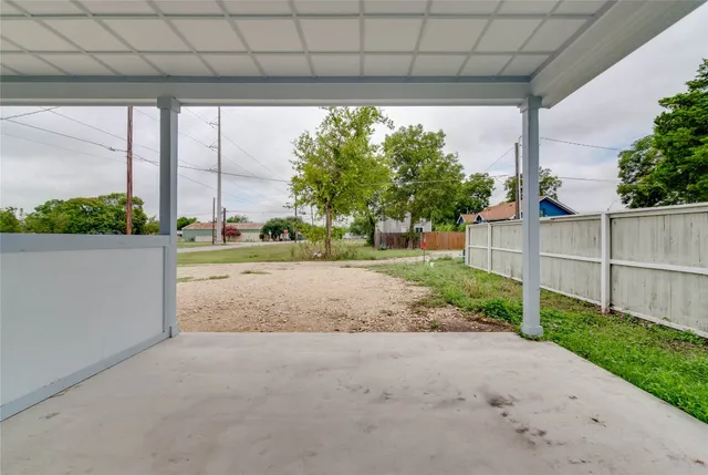 $1,395 | 412 Booth Street, Unit B, Taylor, TX 76574