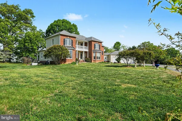 a house view with a outdoor space