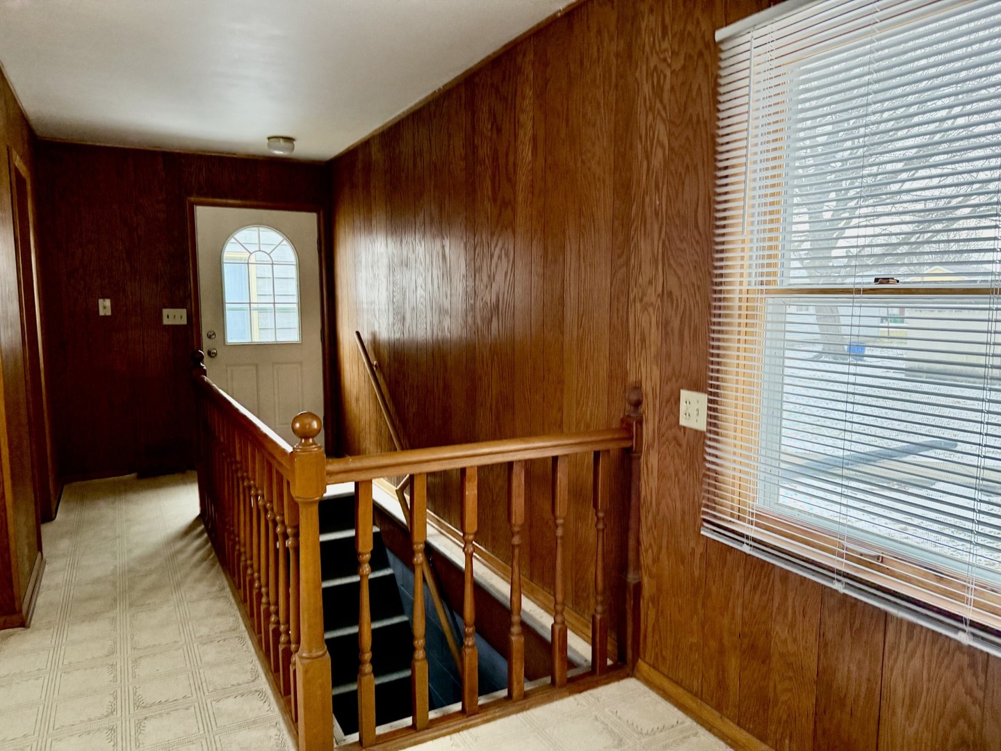 205 6th Avenue Mendota, IL 61342 - Photo 24 of 32 a view of entryway