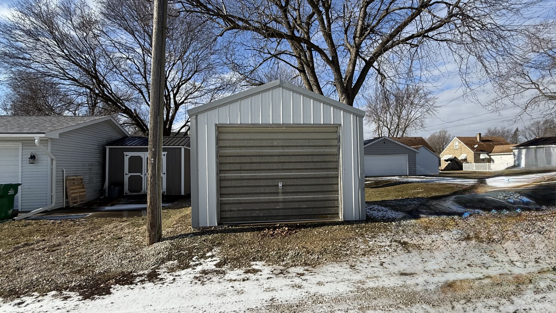 205 6th Avenue Mendota, IL 61342 - Photo 31 of 32 a front view of a house