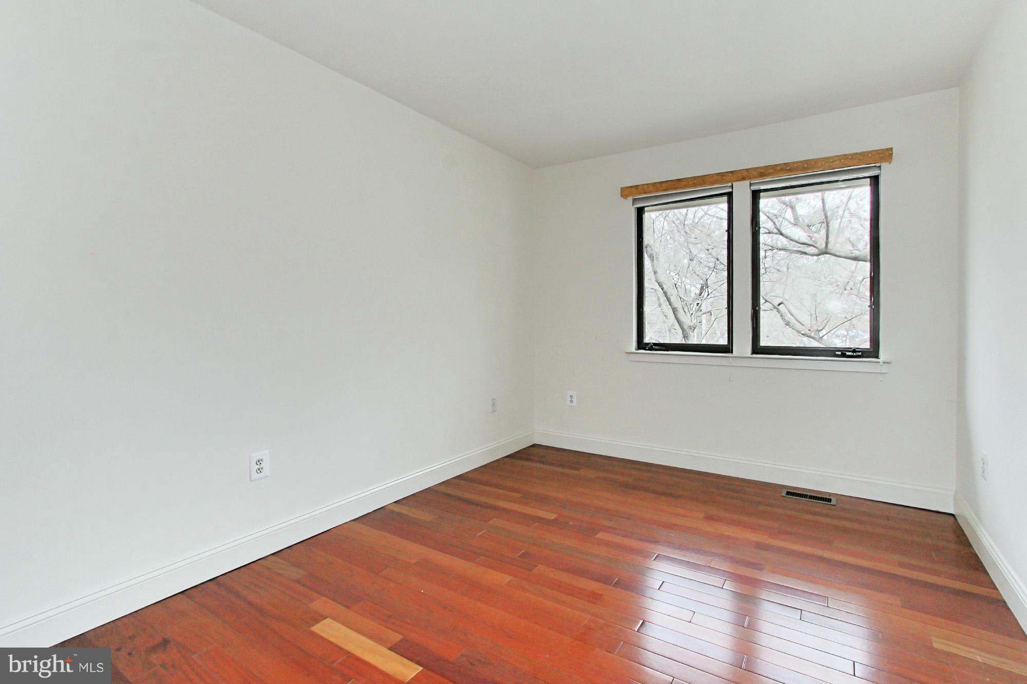 11008 Thrush Ridge Road Reston, VA 20191 - Photo 16 of 27 Bedroom