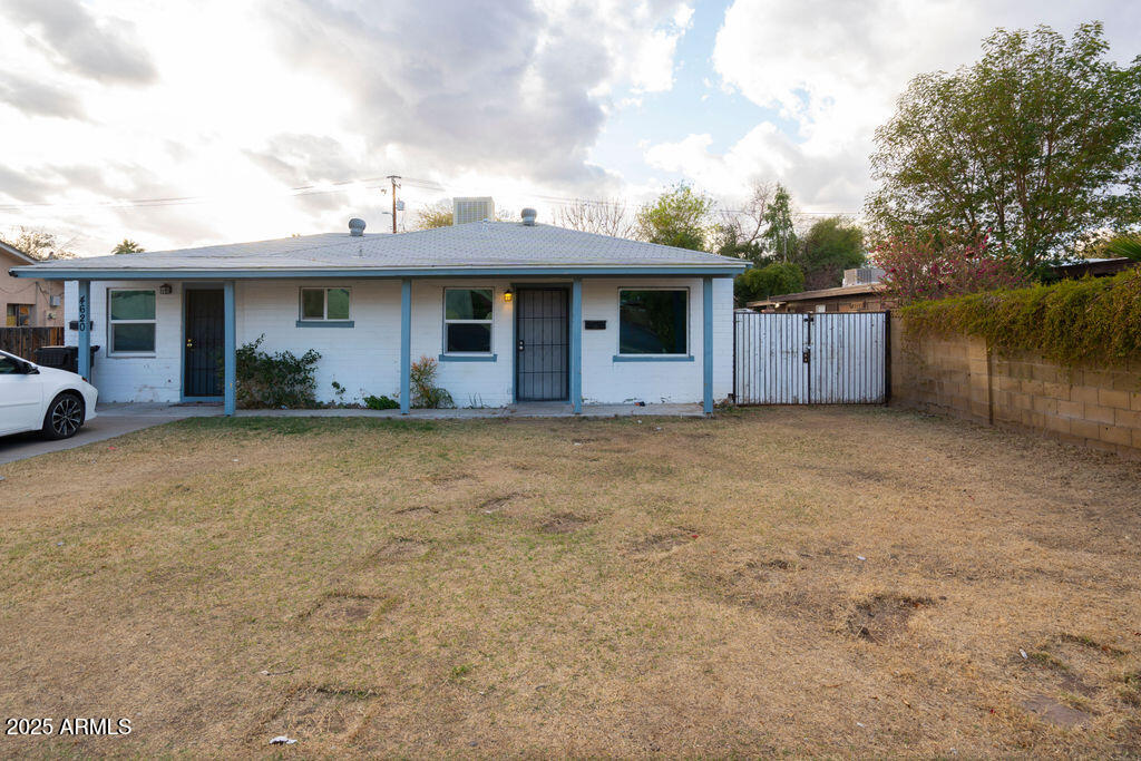 4620 North 10th Place Phoenix, AZ 85014 - Photo 2 of 18 05