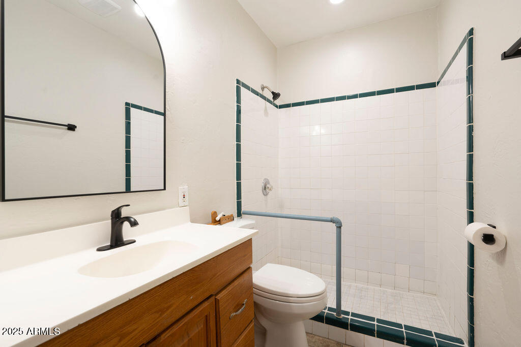 4620 North 10th Place Phoenix, AZ 85014 - Photo 8 of 18 09