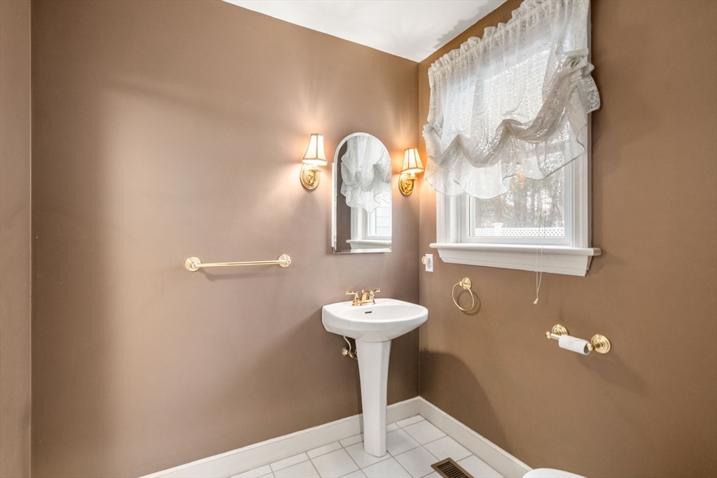 2 Northland Road Shrewsbury, MA 01545 - Photo 15 of 27