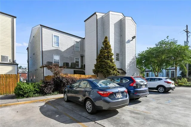 $275,000 | 3205 Carondelet Street, Unit 101, New Orleans, LA 70115