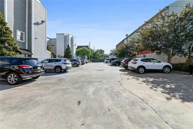 $275,000 | 3205 Carondelet Street, Unit 101, New Orleans, LA 70115