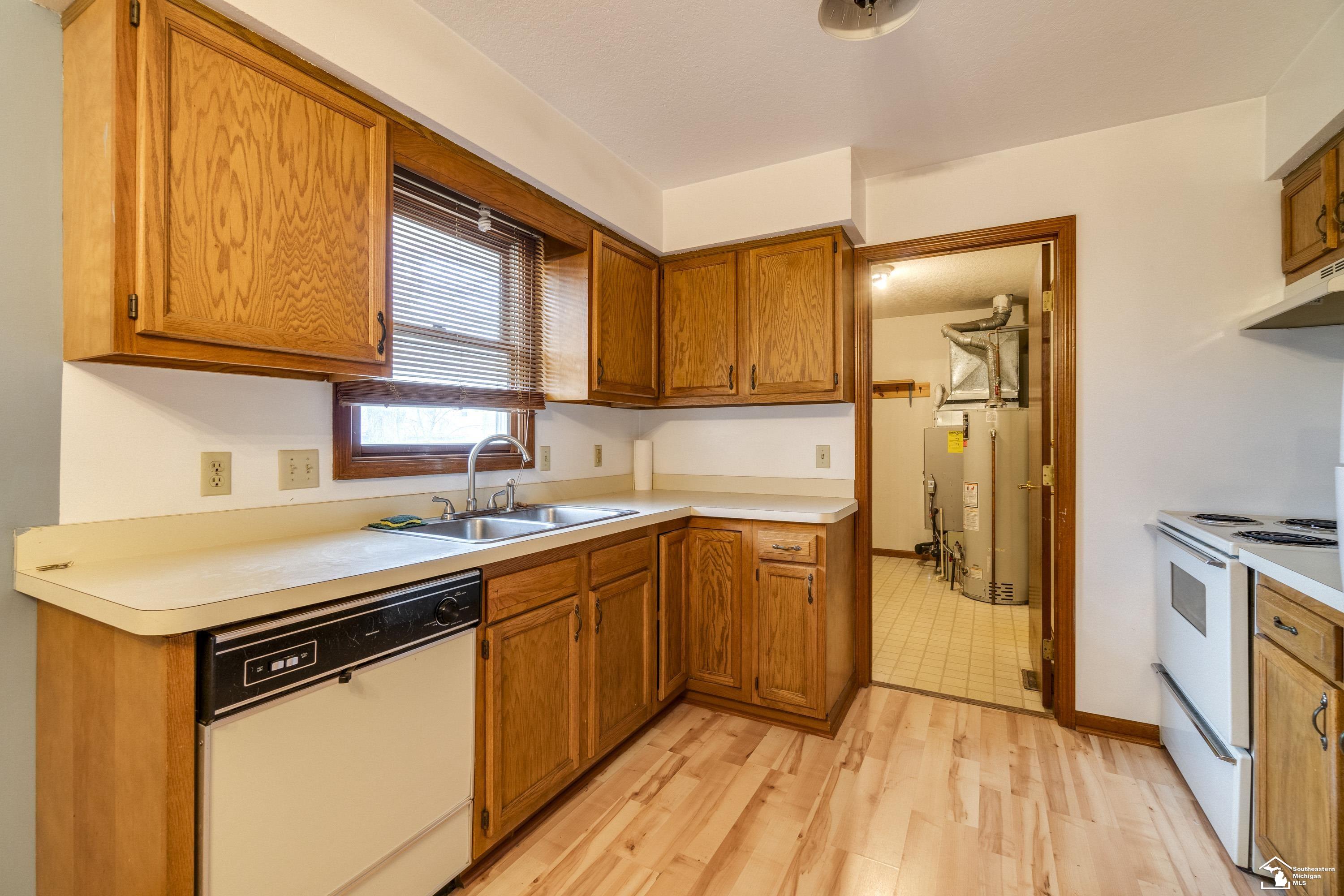 8056 Wiseman Road Lambertville, MI 48144 - Photo 11 of 28 50103045-10.JPG