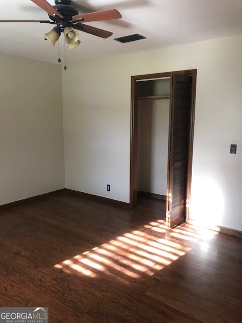 390 Powderhorn Road St. Marys, GA 31558 - Photo 11 of 18 a view of a livingroom with wooden floor and a ceiling fan