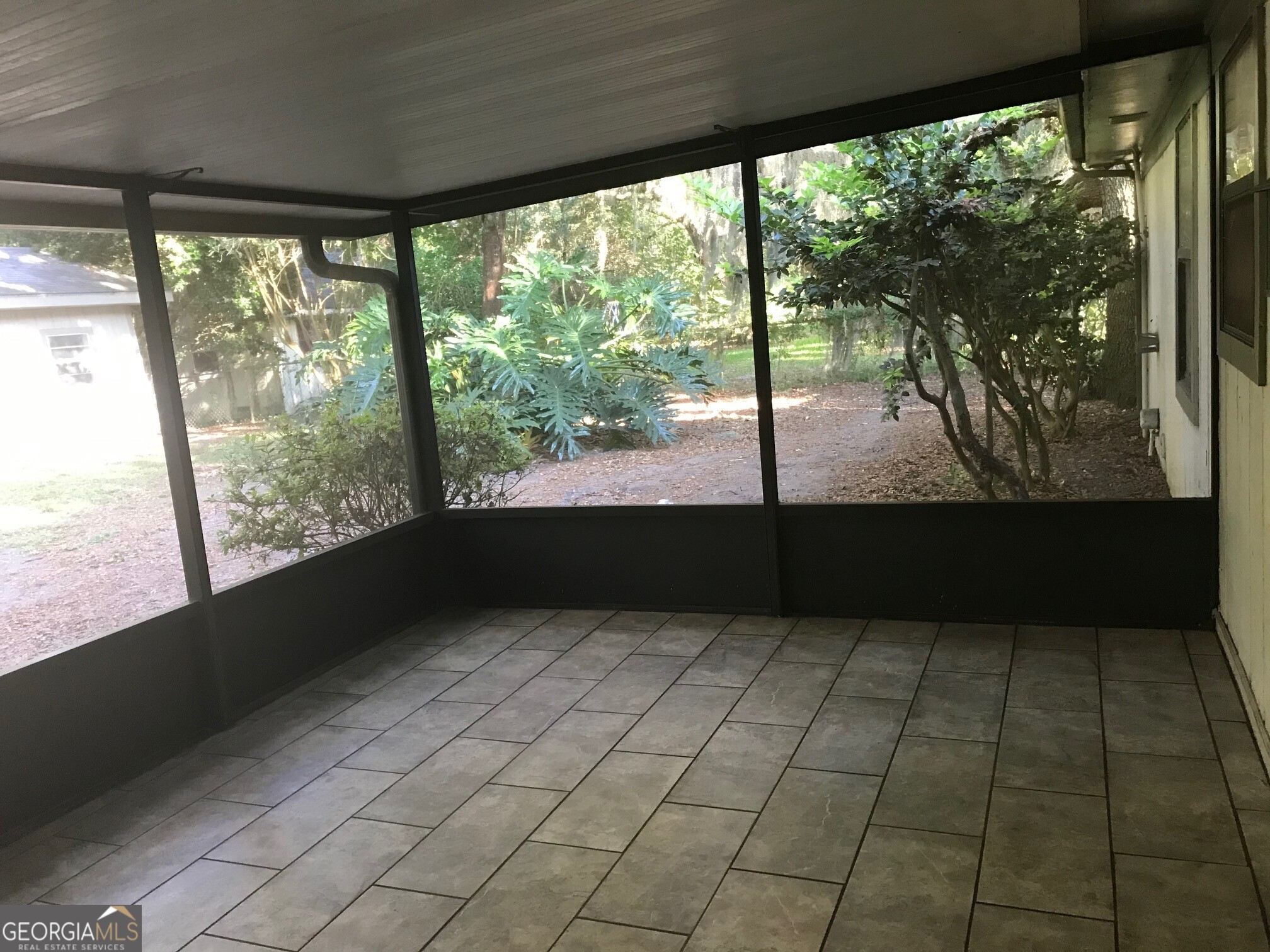 390 Powderhorn Road St. Marys, GA 31558 - Photo 17 of 18 a view of an empty room and window