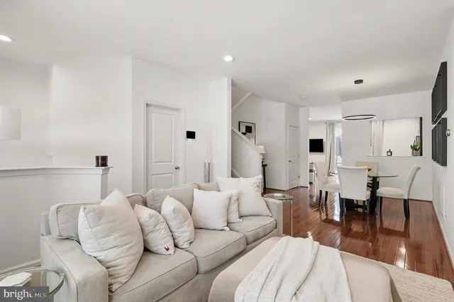 $600,000 | 41627 Epping Green Square, Aldie, VA 20105