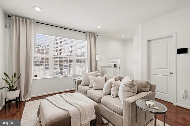 $600,000 | 41627 Epping Green Square, Aldie, VA 20105