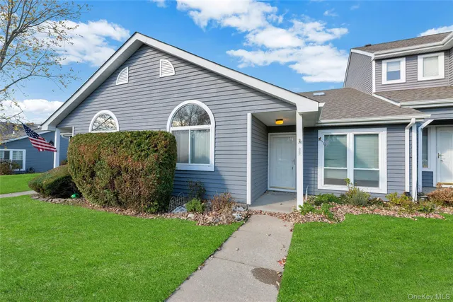 $399,990 | 825 Spring Lake Drive, Middle Island, NY 11953