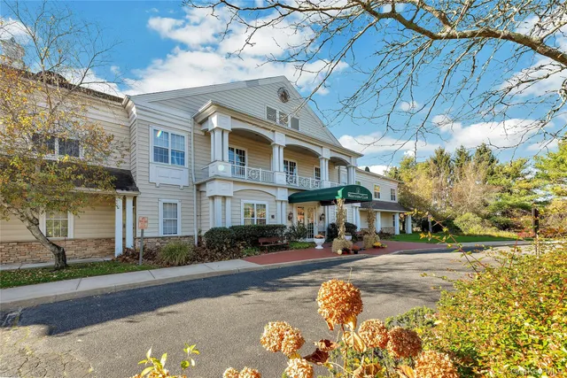 $399,990 | 825 Spring Lake Drive, Middle Island, NY 11953