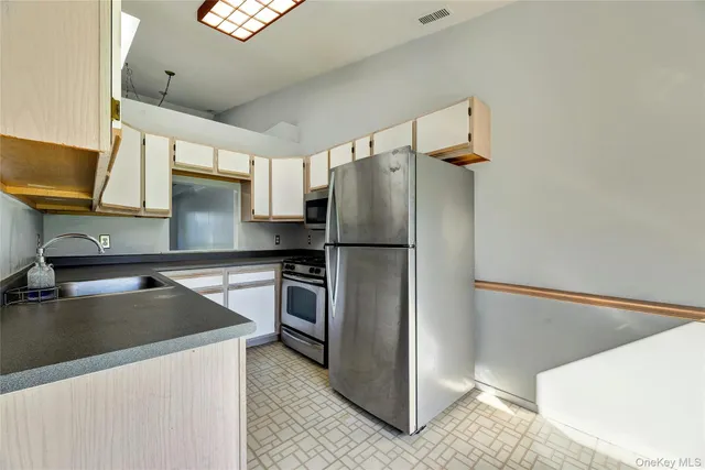 $399,990 | 825 Spring Lake Drive, Middle Island, NY 11953