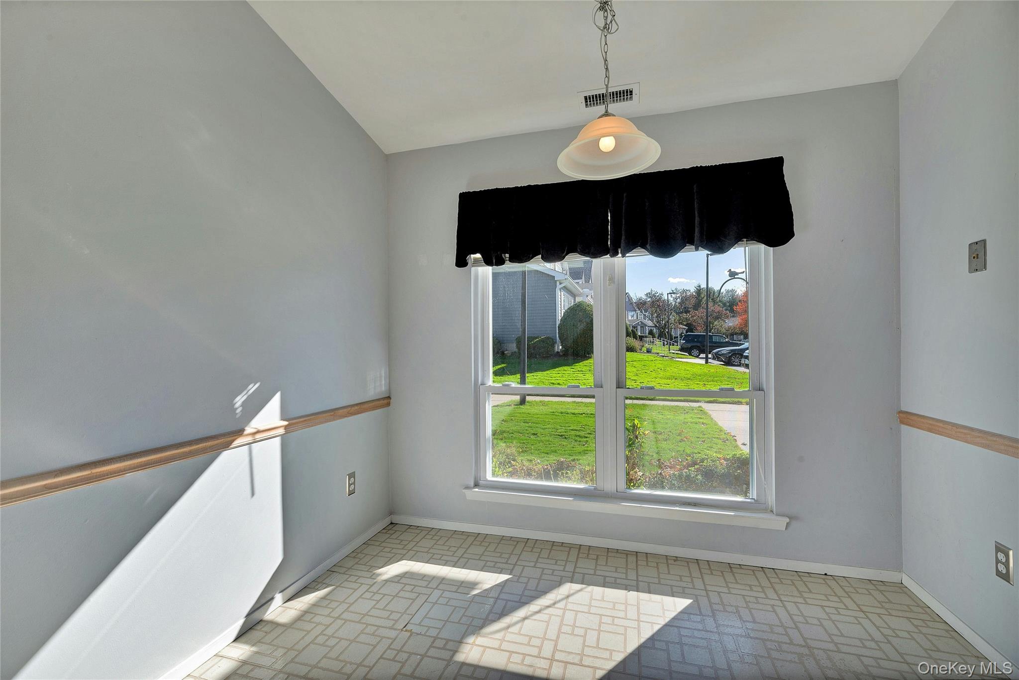 825 Spring Lake Drive Middle Island, NY 11953 - Photo 4 of 33