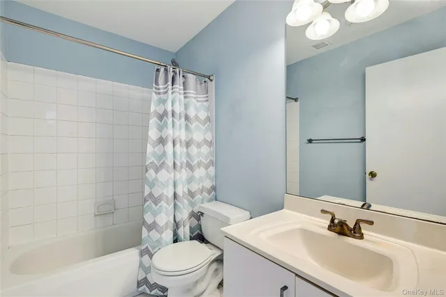 $399,990 | 825 Spring Lake Drive, Middle Island, NY 11953