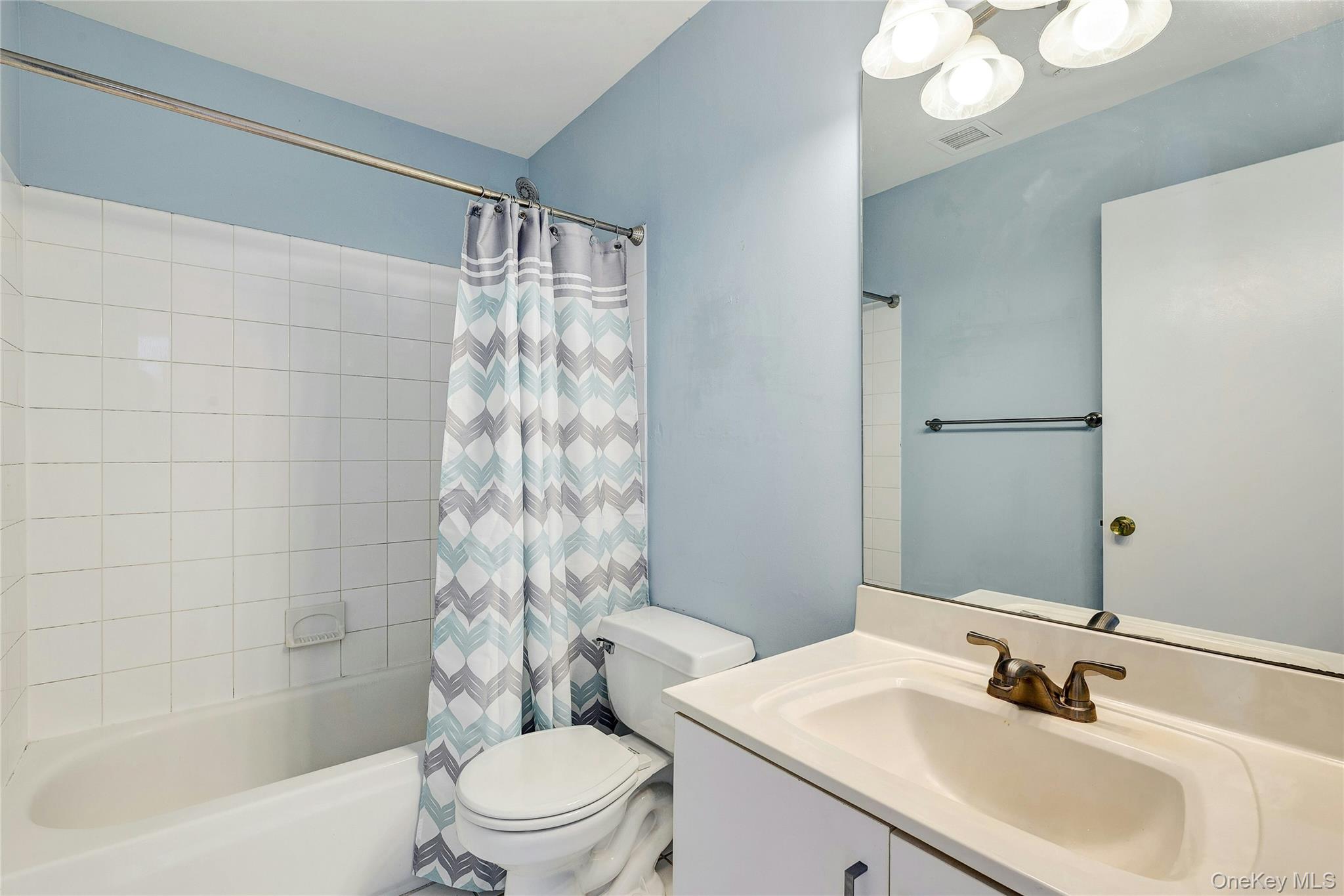 825 Spring Lake Drive Middle Island, NY 11953 - Photo 8 of 33