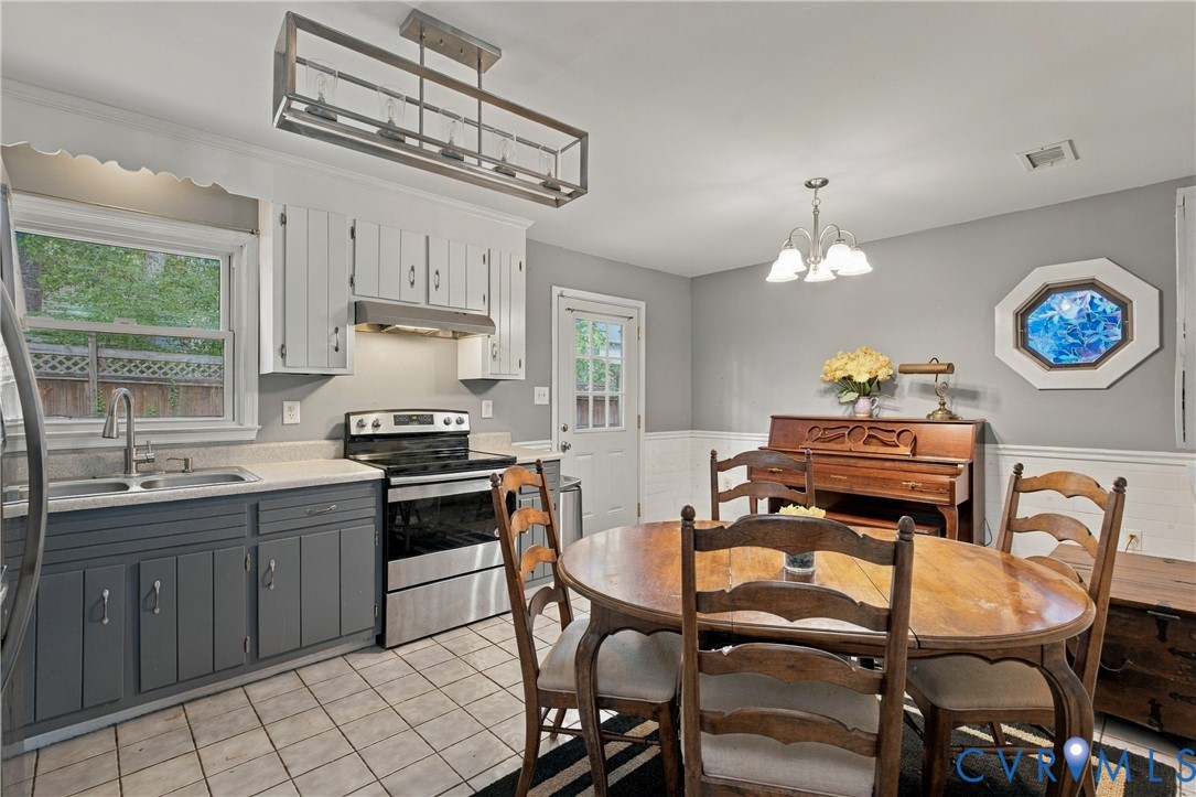 7224 Full Rack Drive Midlothian, VA 23112 - Photo 8 of 36 Kitchen with two-tone cabinetry, stainless steel r