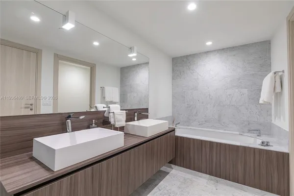 $18,000 | 1000 Brickell Plaza, Unit 3902, Miami, FL 33131