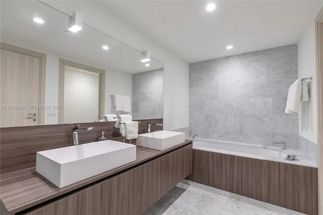 $18,000 | 1000 Brickell Plaza, Unit 3902, Miami, FL 33131