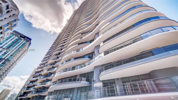 $18,000 | 1000 Brickell Plaza, Unit 3902, Miami, FL 33131