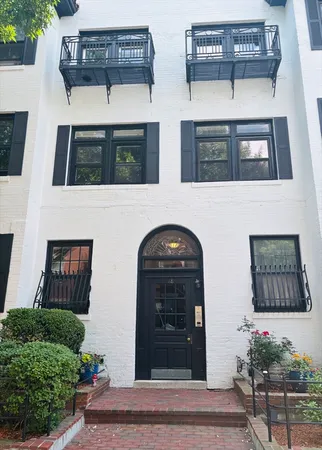 $879,000 | 18 Medfield Street, Unit 4, Boston, MA 02215